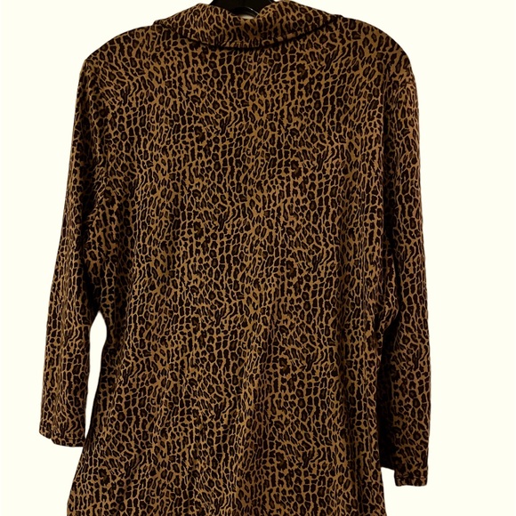 Classic yet sexy mock wrap - Picture 3 of 4